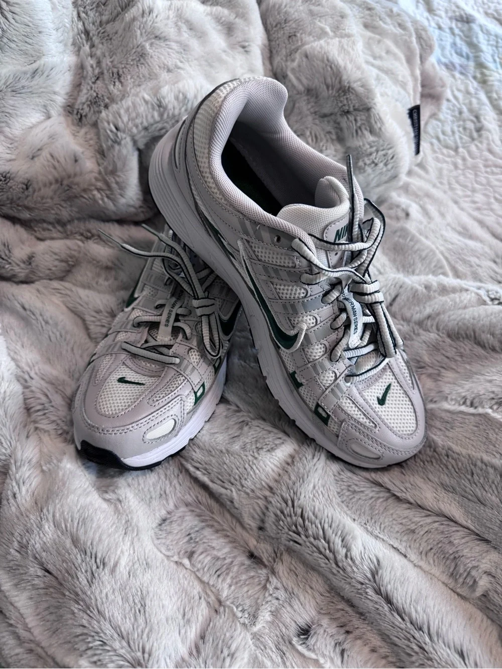 Nike P-6000 NWT